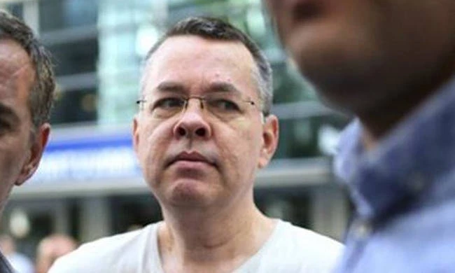 Ποιος είναι ο πάστορας που «βύθισε» την Τουρκία